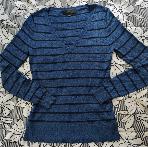 Mossimo Supply Co. Sweaters - Mossimo v-neck sweater. Marled Blue and black stripe. New. Size Small petite.